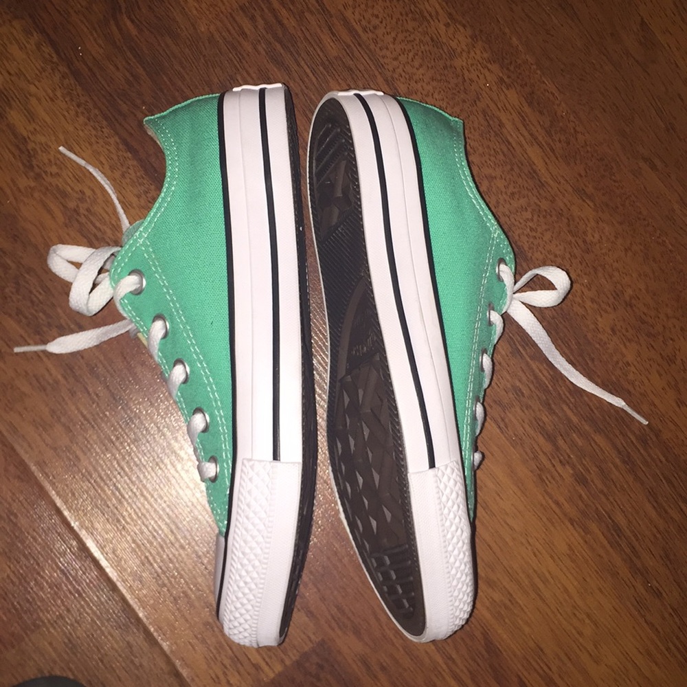 SOLD!! Converse All Star sneakers women’s size 6 - Picture 7 of 8